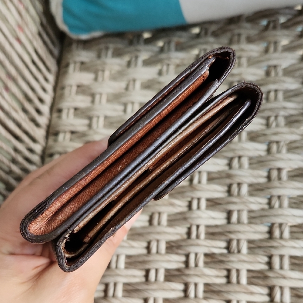Louis Vuitton Monogram Key Holder in Brown and Gold - Picture 3 of 16